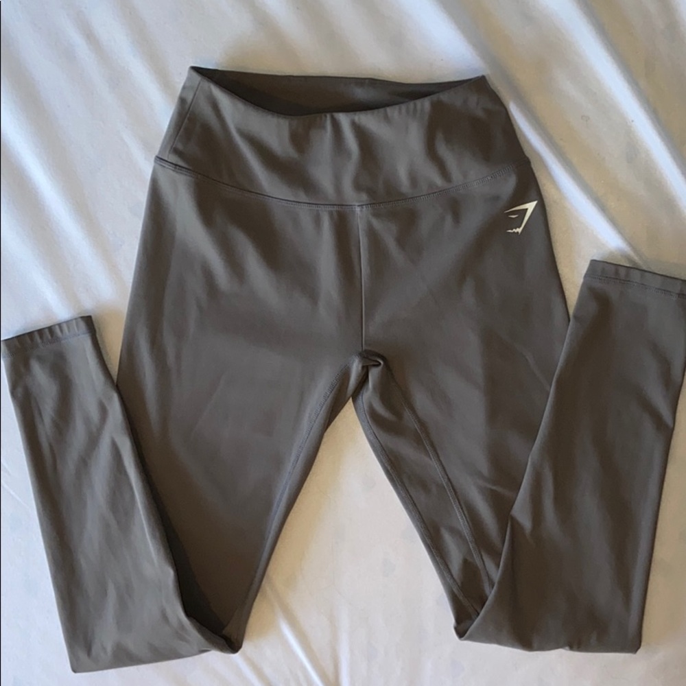 Gym shark leggings